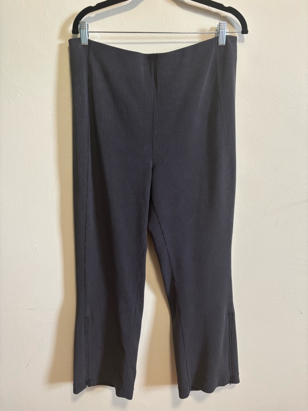 Lululemon Grey Ribbed Softstreme Zip-Leg High-Rise Cropped Pants 25" Size 14 - Picture 5 of 9